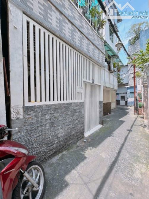Nhà bán đường Đoàn Văn Bơ,Quận 4 nở hậu mới đẹp, giá tốt,chỉ vài phút qua trung tâm Quận 1
