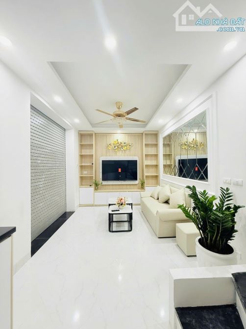 BÁN NHÀ ĐẸP PHỐ CẦU GIẤY, NGÕ RỘNG, THÔNG, THOÁNG, DT 35M2, 5 TẦNG GIÁ 7,5 TỶ
