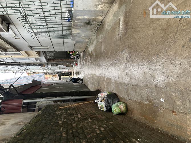 BÁN NHÀ CỔ NHUẾ 6 TẦNG LÔ GÓC GẦN MỎ ĐỊA CHẤT XÁCH VALI VỀ Ở LUÔN