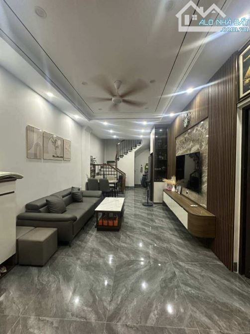 NHÀ ĐẸP – GIÁ TỐT – NHỈNH 8 tỷ - Khu vực gần các trường ĐH và bệnh viện lớn