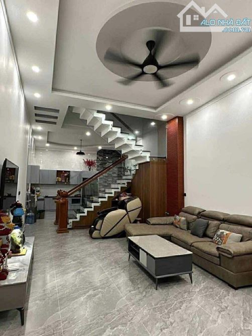 BÁN NHÀ ĐẸP 3 LẦU HẺM THÔNG 121 NƠ TRANG GƯH - DT: 4,4x15m ( NỞ 6m ) - Tc: 100% - 4,8 TỶ