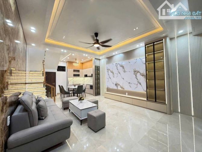 🏠 Cổ Nhuế, 36m2 nhỉnh 8 tỷ, mới koong, ngõ thông, gần ô tô, thang máy, an sinh tuyệt vời
