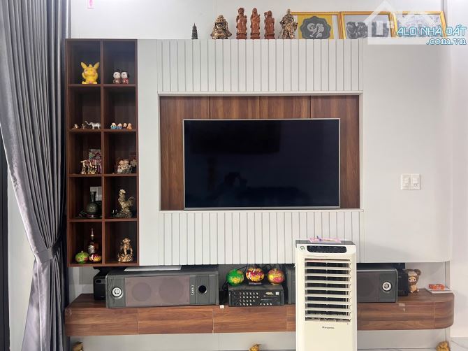 🏠 NHÀ MẶT TIỀN 4 TẦNG NGUYỄN HỮU CẢNH – TRUNG TÂM TP HUẾ -  GIÁ CHỈ 6,2x Tỷ ( TL )