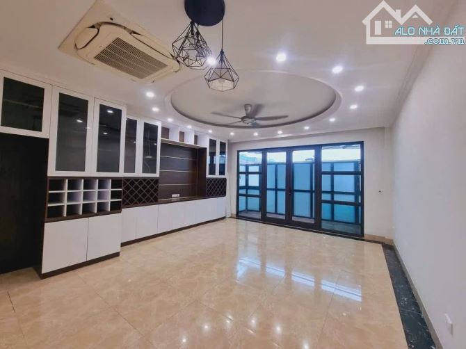 NGUYỄN LƯƠNG BẰNG - ĐỐNG ĐA - 77M - 30,8 TỶ - VỈA HÈ - KINH DOANH DÒNG TIỀN - Ô TÔ TRÁNH.