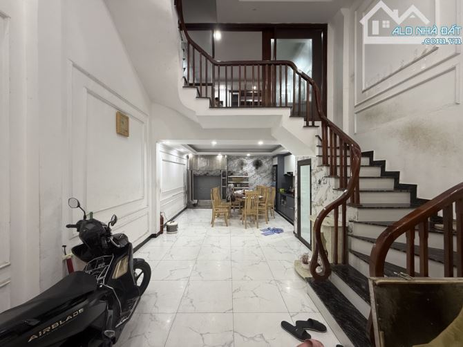 ĐẠI TỪ- 48m2- NGÕ NÔNG - Ô TÔ ĐỖ CỔNG- NHÀ ĐẸP - 2 THOÁNG