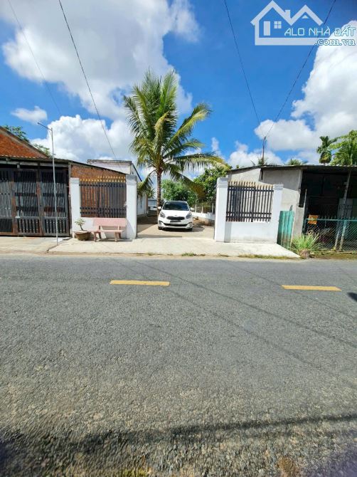 Bán gấp lô đất MT đường nhựa 233m2, SHR Thái Mỹ, Giá chỉ 890tr.