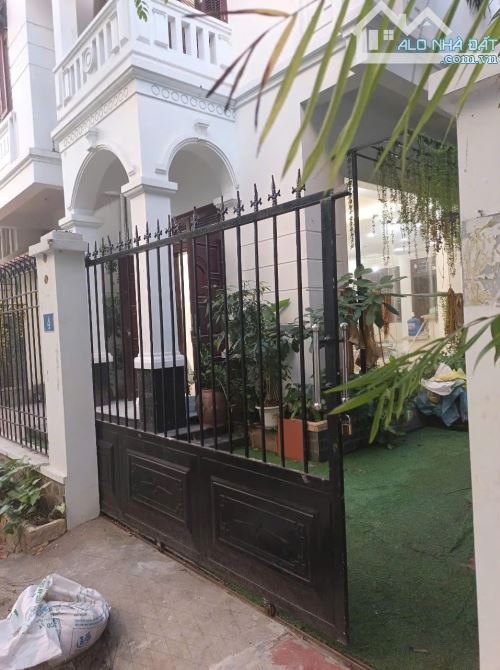 Biệt thự 4 tầng Dịch Vọng Hậu – 160m², 6PN, phù hợp VP/spa, 70tr