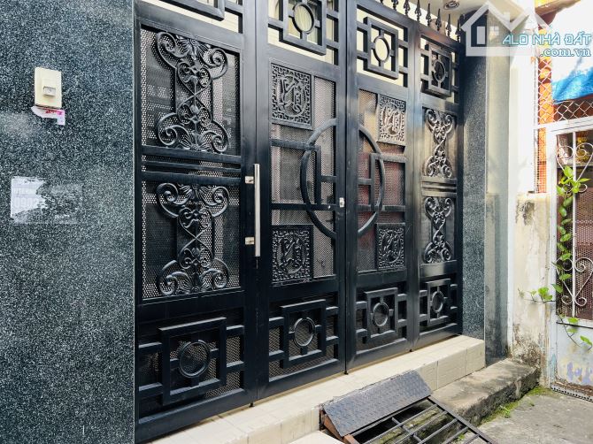 NHÀ 4 TẦNG 20M RA ĐƯỜNG XE TẢI – VIEW QUẬN 1 – SỔ VUÔNG NỞ HẬU NHỈNH 6ty
