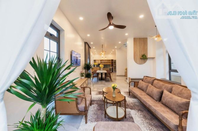 villa kiến trúc châu âu khu An Sơn Đà Lạt Dt : 393m Giá 37 tỷ