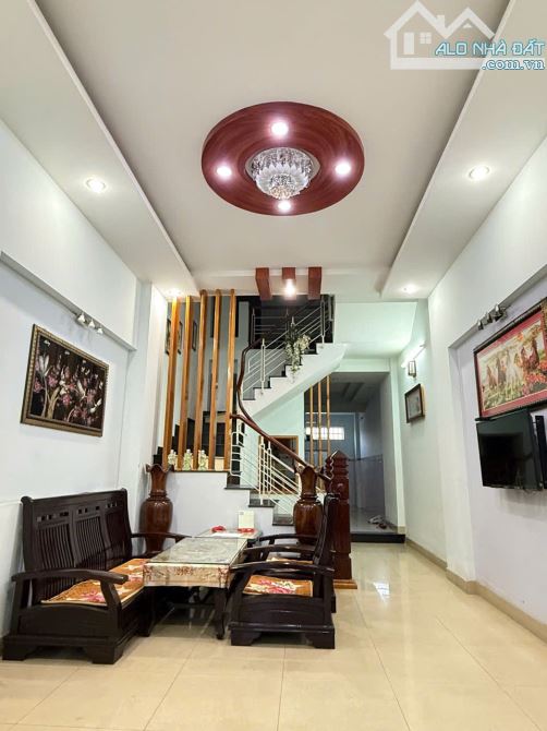 Cho thuê nhà 2 tầng, kiệt đường Phan Châu Trinh, Hải Châu, Đà Nẵng. DT 50m2. Giá 10 triệu