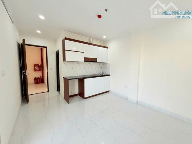BÁN TÒA CĂN HỘ DỊCH VỤ DÒNG TIỀN TRUNG TÂM CẦU GIẤY 96M2,7 TẦNG ,MT 10M DÒNG TIỀN 2 TỶ/NĂM