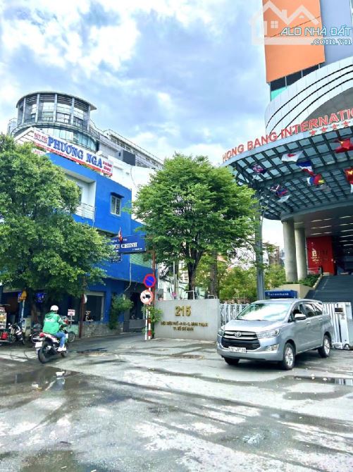 NGAY ĐH HỒNG BÀNG - LÔ GÓC KHÔNG LỘ GIỚI - 7 TẦNG - DÒNG TIỀN 54 TRIỆU/ TH - GIÁ TL