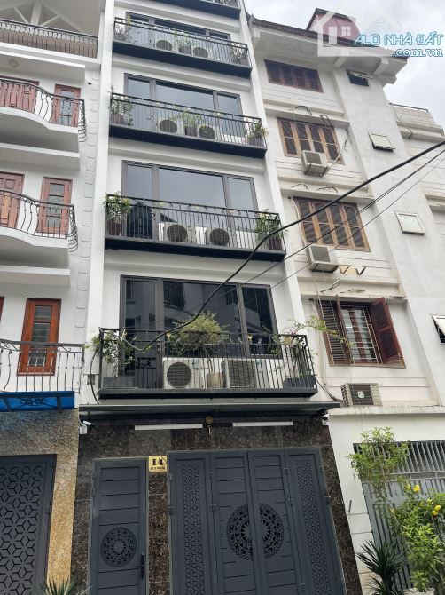 CHO THUÊ NHÀ NGUYÊN CĂN TẠI TRUNG KÍNH LỚN. DT: 80 M* 4 TẦNG , MT :5M ,GIÁ: 25 TRIỆU