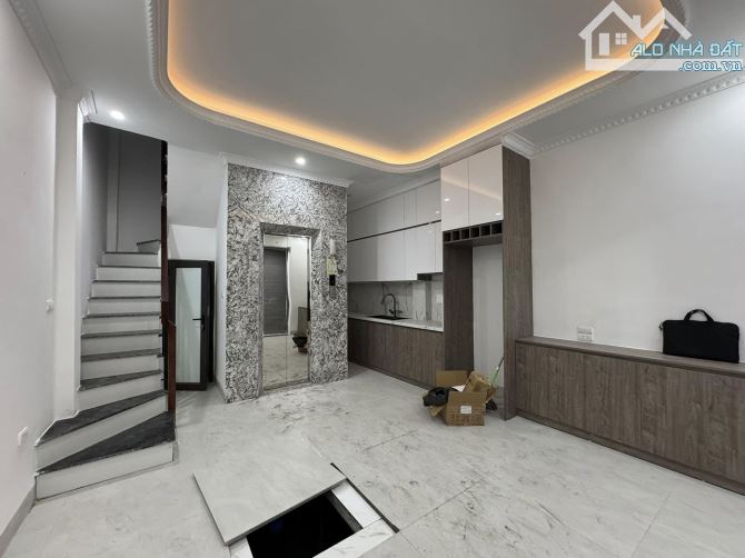 TRƯỜNG TRINH 31M 7 TẦNG 9.95 TỶ SÁT PHỐ KINH DOANH