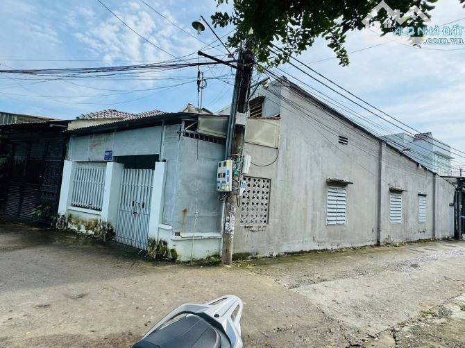 Bán nhà góc 2 MT, SR, TC, gần ngã tư Tân Phong, sau PCCC chỉ 2tỷ880
