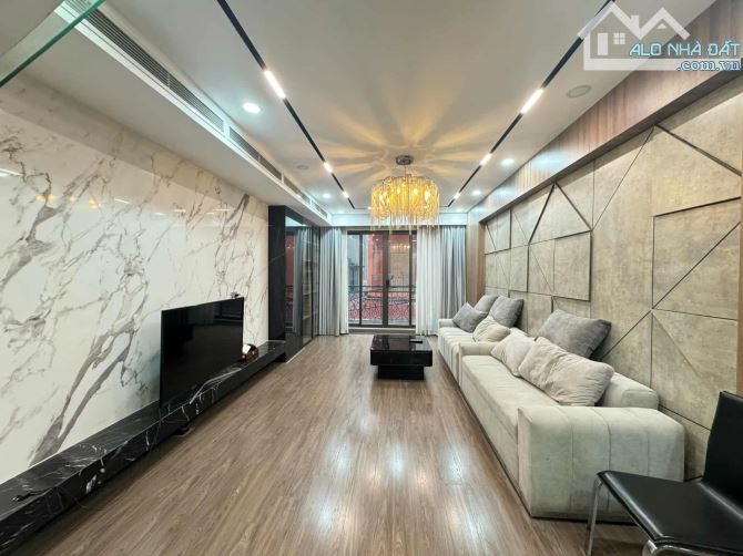 GẤP, BÁN NHÀ 111 Nguyễn Văn Cừ, Long Biên, 60m2, 5 Tầng, Gara ô tô, Phân Lô, Nhỉnh 14 tỷ
