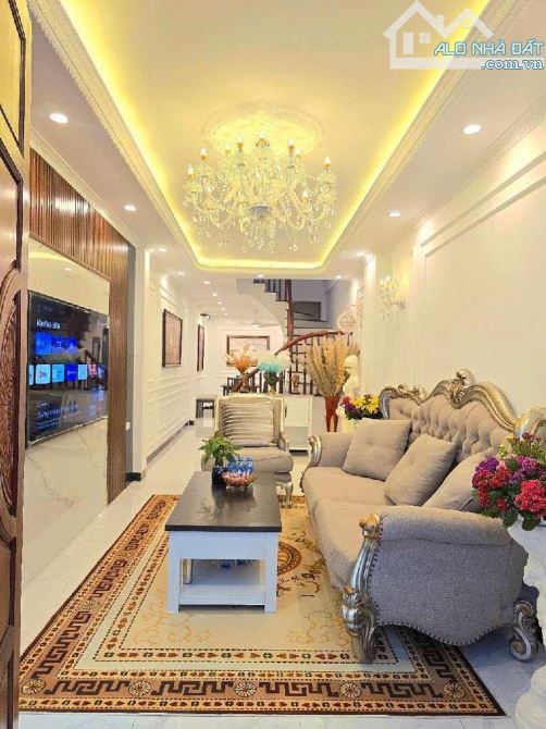 Cổ Linh - Lô góc 3 thoáng - Sát Aeon Mall - 48m chỉ 8.5 t.ỷ