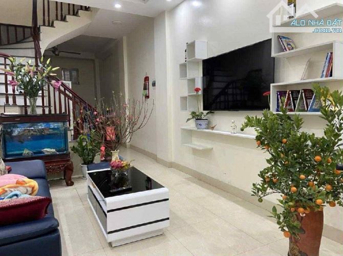 Lê Đức Thọ - Mỹ Đình - Siêu phẩm mặt ngách thông - vf3 đỗ cửa - 42m2 - giá chỉ nhỉnh 8 tỷ