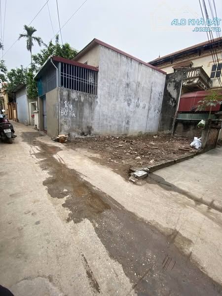 B.Á.N ĐẤT LA TINH - DT 41m2-MẶT TIỀN 4,55m-Ô TÔ ĐỖ CỬA-GIÁ 4,9 tỷ