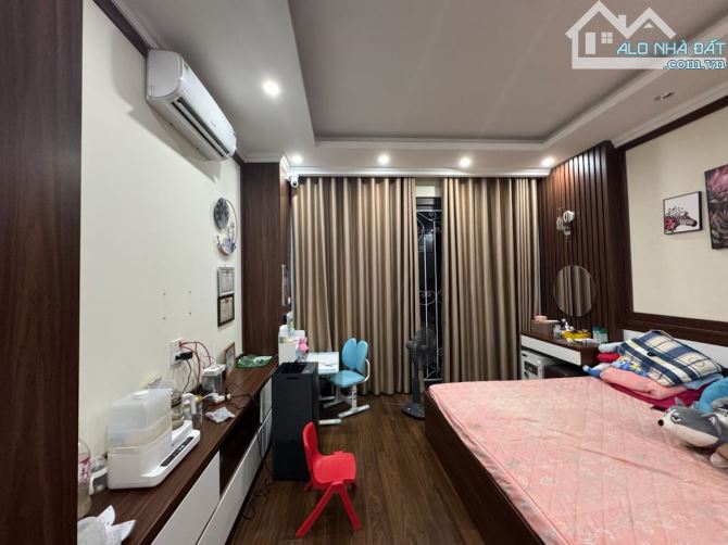 🏡 VĂN QUÁN TRUNG TÂM – NHÀ ĐẸP LONG LANH – NGAY NHÀ THI ĐẤU QUẬN