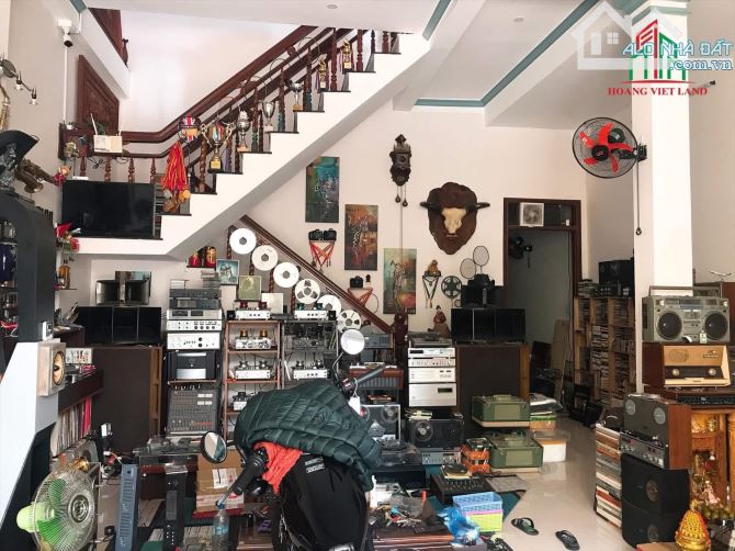 Bán căn nhà 1 trệt 1 lầu mặt tiền đường Phó Đức Chính Dt:6x16,53 (thổ cư 100%) hướng Đông