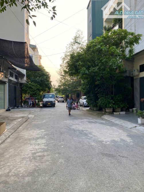 Bán đất Yên Nghĩa phân lô, vỉa hè rộng kinh doanh, 54m2, mt 4.3m giá chỉ 11.7 tỷ!