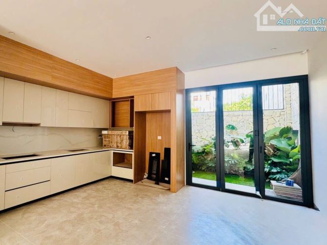 BÁN NHÀ 1 TRỆT 2 LẦU ĐƯỜNG NGUYỄN THỊ MINH KHAI - P8 -  GIÁ - 12,5 TỶ