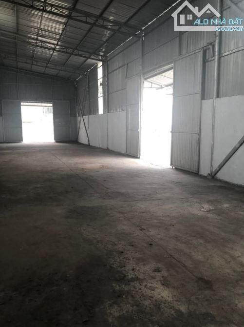 Cho thuê kho xưởng 2 mặt tiền đường lớn 15m