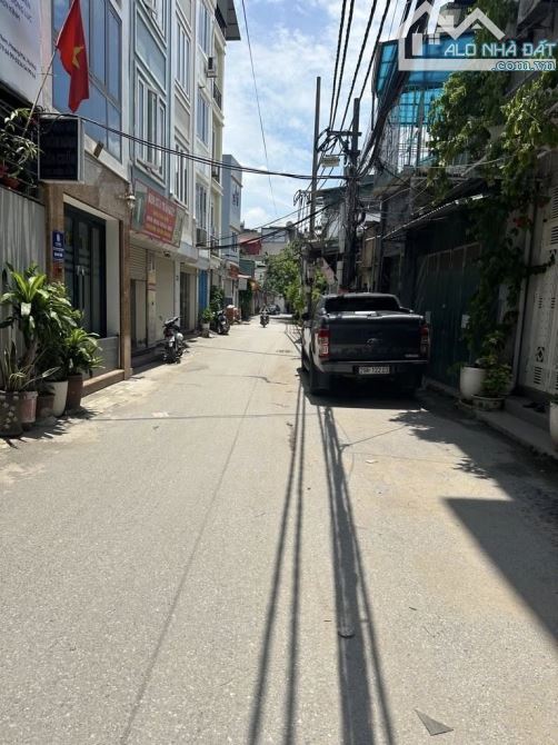 BÁN NHÀ ĐẠI TỪ LÔ GÓC NGÕ 3 GÁC 35m2, 5 TẦNG NHỈNH HƠN 6.5x TỶ
