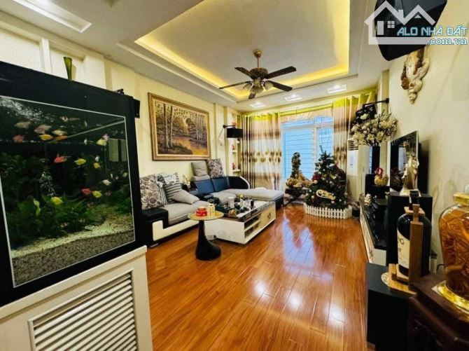 CẦN BÁN GẤP NHÀ TRƯỜNG CHINH DT RỘNG 53m 5t giá tốt
