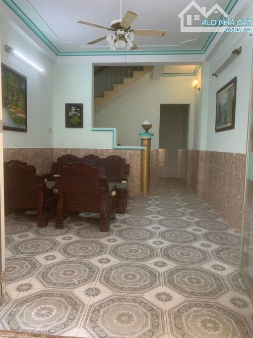 Bán Nhà 3 tầng hẻm Hồng Bàng, cách đường chính 01 căn nhà cách biển 600m, giá 4ty500