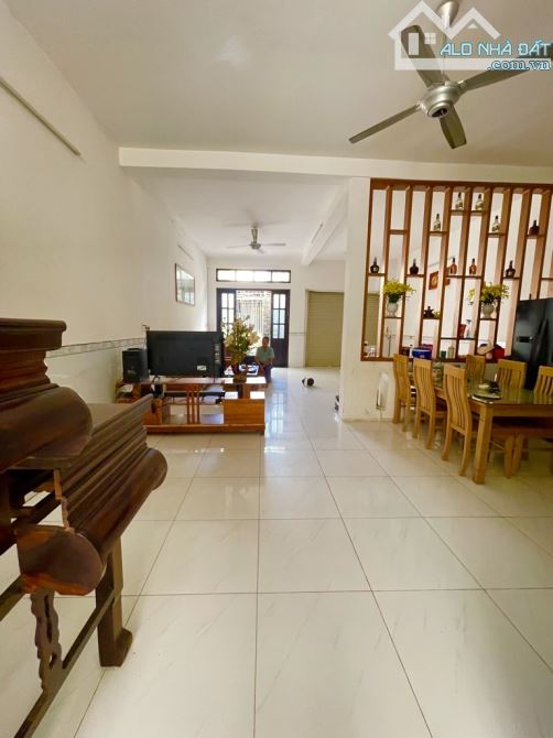 Nhà cấp 4 đường TÔ NGỌC VÂN, phường THẠNH XUÂN, Q12, dt 161m2 (6,5mx25m) Hẻm Ôtô GIÁ 9,5Tỷ