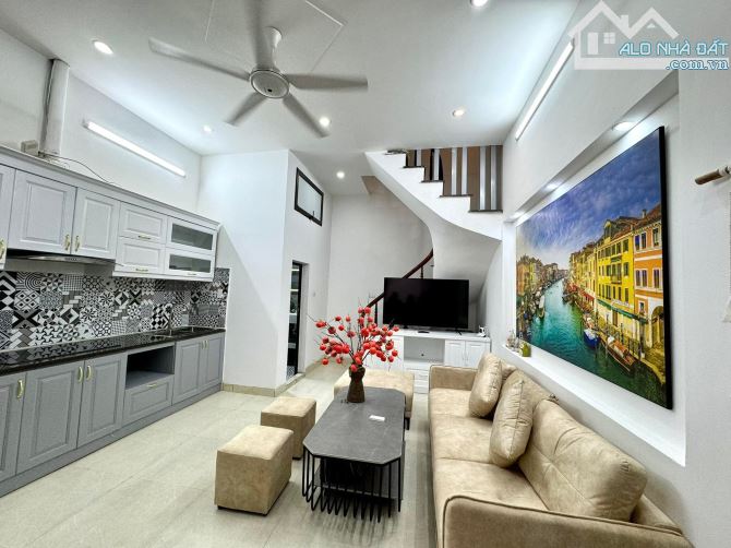 BÁN NHÀ ĐỐNG ĐA, NHÀ ĐẸP FULL NỘI THẤT.31M GIẢM CHÀO NỬA TỶ CÒN 7.08 TỶ