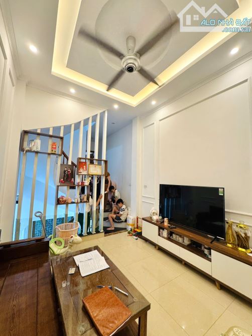 Bán nhà gần chợ Đan Sỹ, nhà 2 mặt thoáng ô tô Gần