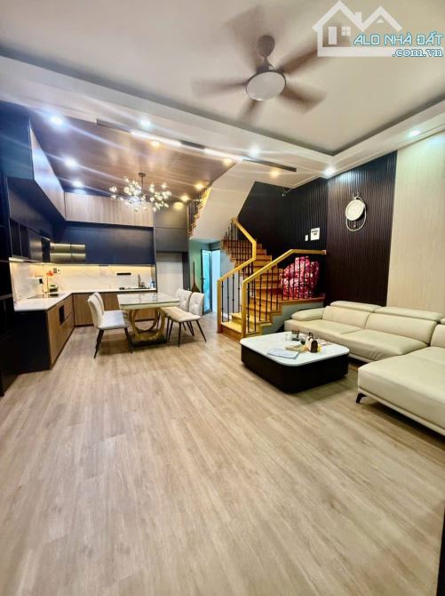 Bán Nhà 4 Tầng 42m² Giá 2.89 Tỷ, Trần Nguyên Hãn, Lê Chân – Ngõ Rộng, Tặng Nội Thất