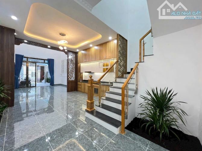 BÁN NHÀ TRẢNG DÀI GẦN CHỢ, 1TRỆT 1LẦU LỬNG, 2 MẶT ĐƯỜNG OTO, SÂN OTO, SỔ HỒNG RIÊNG THỔ CƯ