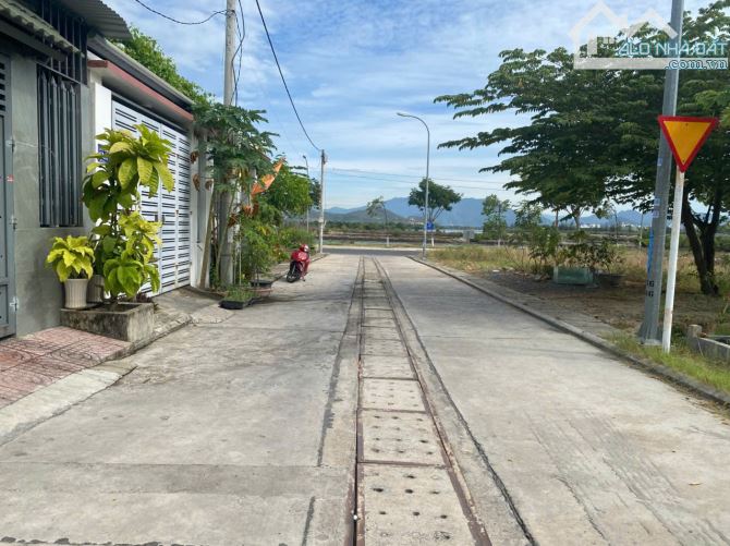 Đất TĐC Hòn Rớ 2 Phước Đồng dt 100m2 nhánh sông