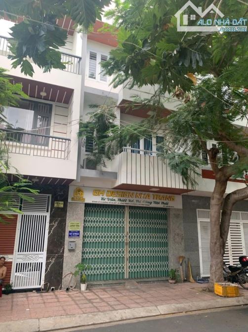 Nhà 3 lầu siêu kiên cố 60M2 MẶT5M HƯỚNG ĐB KĐT HàQuang1 gần sát đs4 Thích Quảng Đức 6,3 tỷ