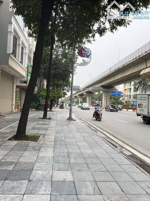 siêu phẩm giá hạt rẻ mặt phố Quang Trung84m,vỉa hè rộng kinh doanh tốt
