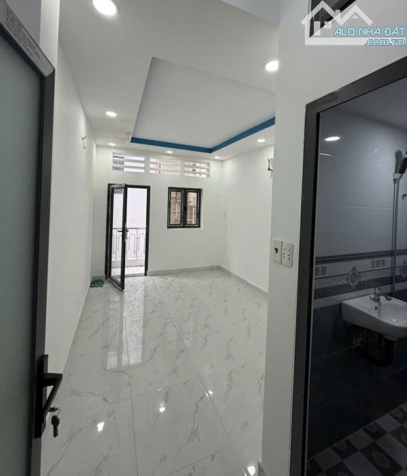 Nhà quận 7, đầy đủ tiện nghi, dọn vào ở ngay, thuận tiện
