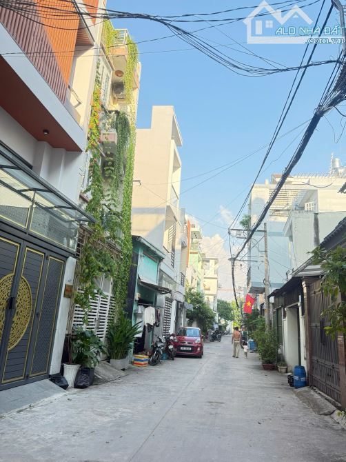 Lê Trọng Tấn, Tân Phú, 4Tầng BTCT 110m2 (5.5x20m) Vuông A4 Đường Xe Tải Thông