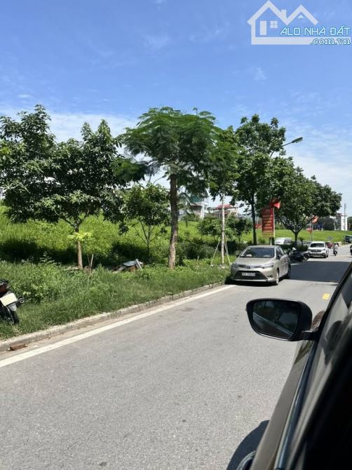 BÁN ĐẤT TẶNG NHÀ- NGỌC THUỴ -LONG BIÊN- 130M, MT 6,5M, Ô TÔ 7 CHỖ VÀO NHÀ QUA NHÀ, HƠN
