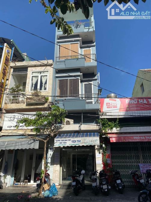 Nhà 4,5 tầng mặt tiền Phan Thanh