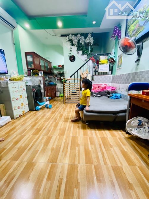 Bán nhà 2 tầng DTSD 44m2 Nguyễn Thị Tú, ngay ngã tư Gò Mây, Bình Tân, nhỉnh 1 tỷ