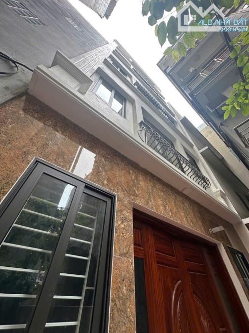 Bán nhà Thụy Khuê, 9 tỷ 5, DT 40m, 6 tầng, thang máy, mặt tiền 4.6m, nhà mới ở ngay