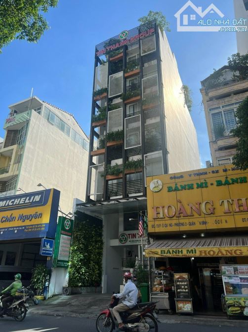 Bán tòa nhà văn phòng đường Phổ Quang,  hầm 8 tầng bề thế, siêu đẹp chỉ 70 tỷ