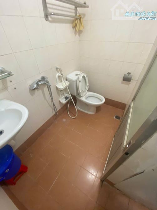 Cho thuê nhà riêng 3 tầng phố Quán Thánh, tiện ở, kinh doanh online