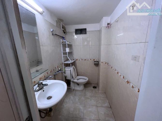 30m, 4 Tầng, Mt 4,4 m giá nhỉnh 5 Tỷ. Nhà đẹp Vĩnh Phúc - Hoàng Hoa Thám, Ba Đình
