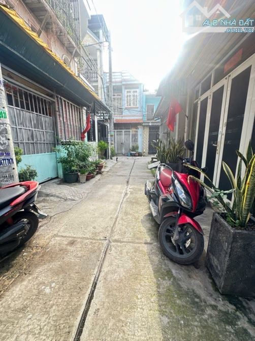 Bán nhà 2 tầng 4*10m, Liên Khu 4-5 Bình Tân, hẻm xe hơi, nhỉnh 3 tỷ