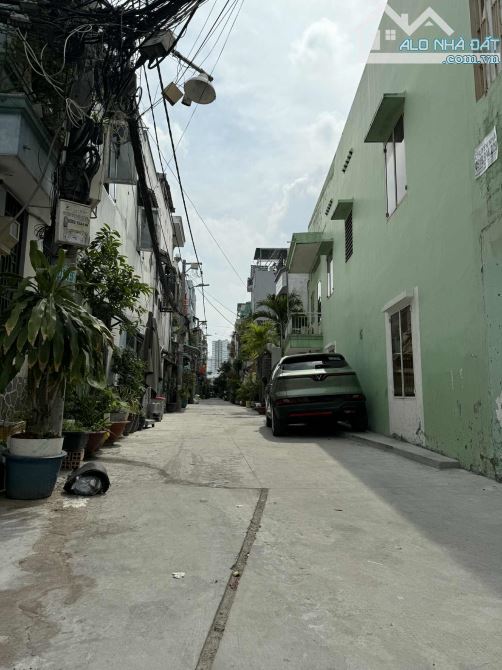 Hẻm xe hơi đến nơi,2 mặt tiền đường,bán đất có nhà 70m2, hơn 6 tỷ, HUỲNH TẤN PHÁT Quận 7